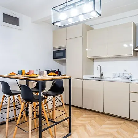 6 Personnes Montmartre Parigi