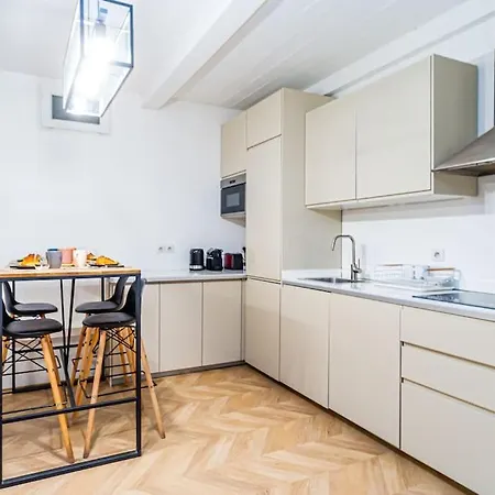 6 Personnes Montmartre Parigi